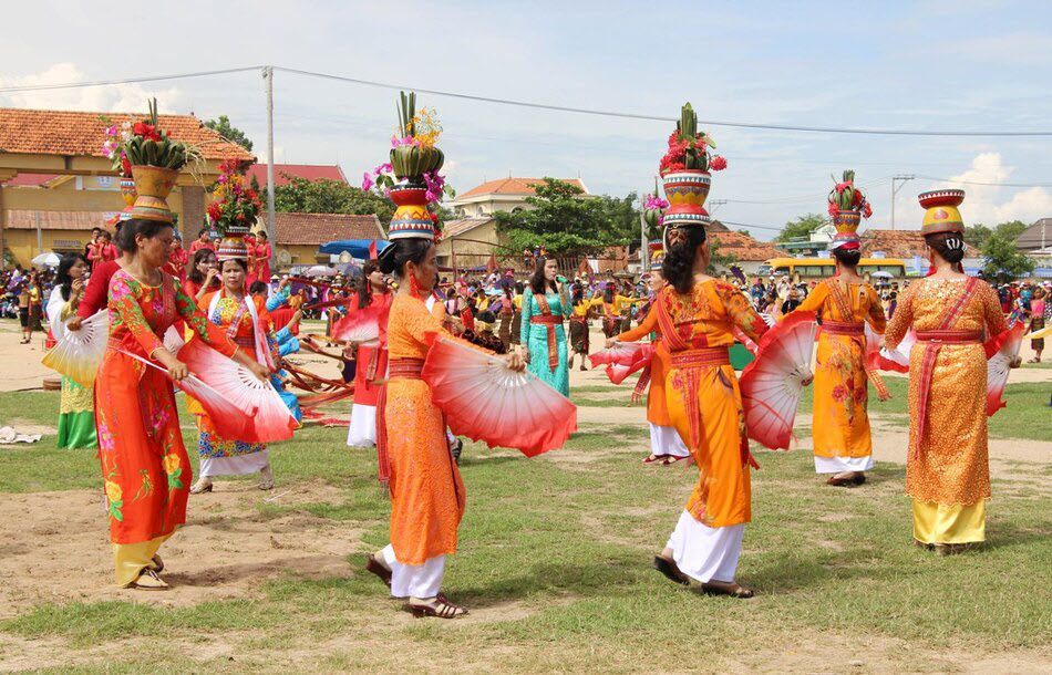 Múa quạt mừng lễ hội