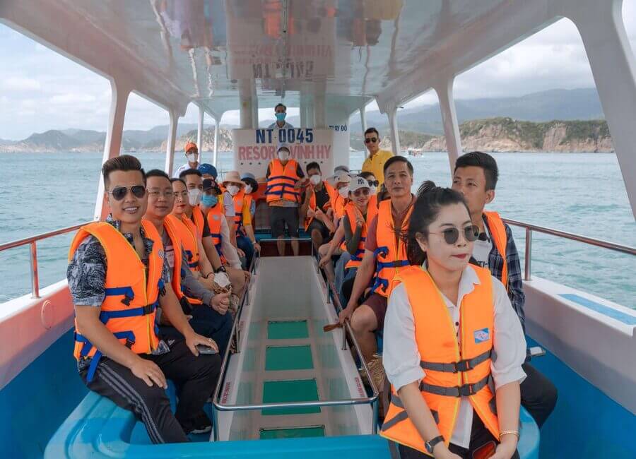 Tour ngắm san hô tàu đáy kính Vĩnh Hy- Giá vé , lịch trình