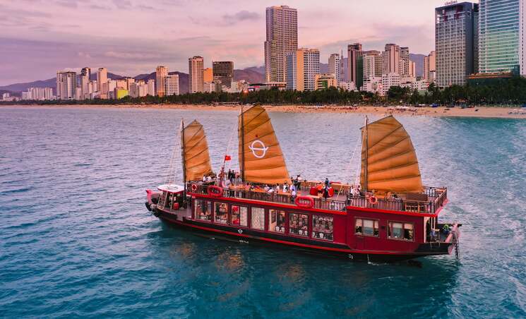 Tour Du Thuyền Emperor Cruises cao cấp