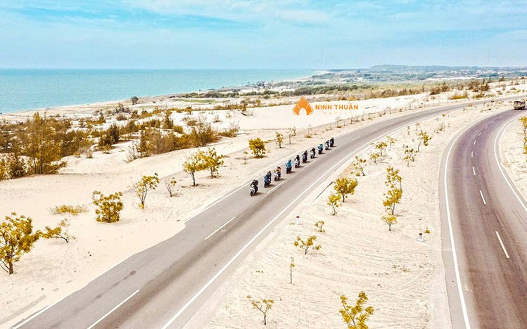 Tour Phan Thiết 1 Ngày Hot: Bàu Trắng – Đồi Cát Bay- Vườn Nho – Làng Chài Mũi Né