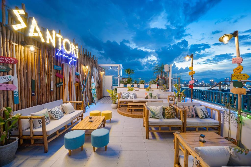 Santorini Lounge