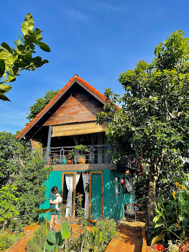 Khach San Queeny’s Farmstay Wooden House Buon Ma Thuot