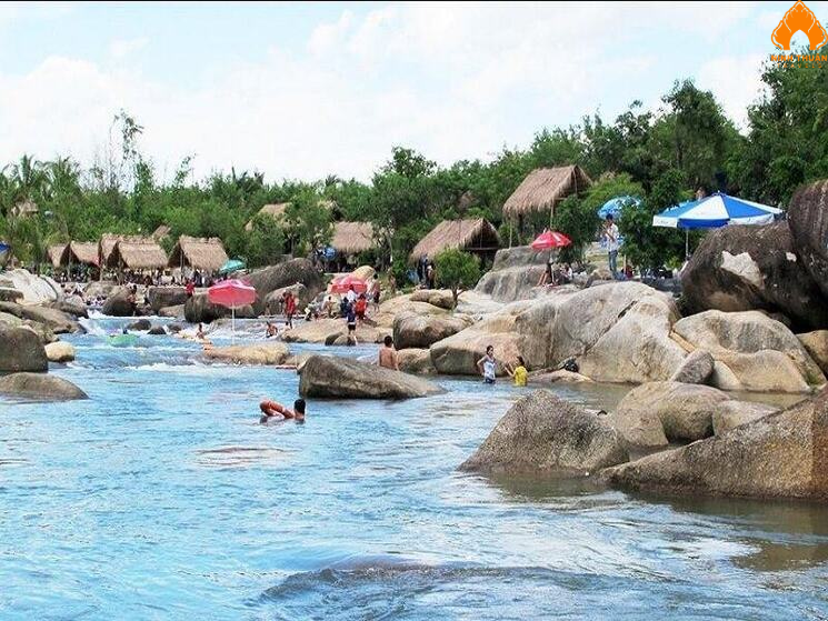 Tour Waterland Suối Thạch Lâm - Đảo Dừa Nha Trang 2n1đ chất lượng trọn gói