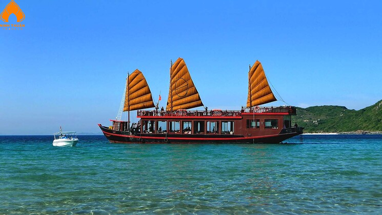 Tour du thuyền Emperor Cruises - Vịnh Đầm Bấy Nha Trang 2 ngày 1 đêm trọn gói chất lượng