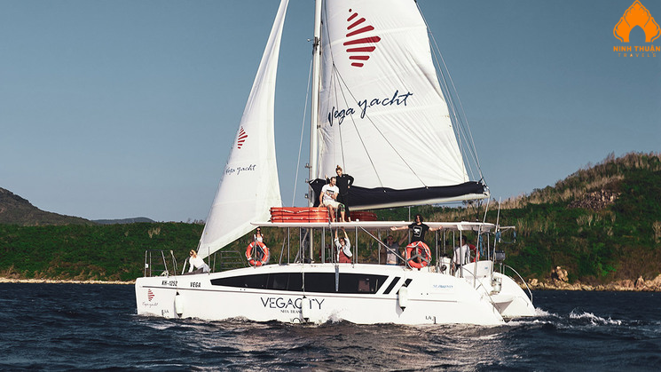 Trải nghiệm du ngoạn trên Du thuyền Vega Yacht