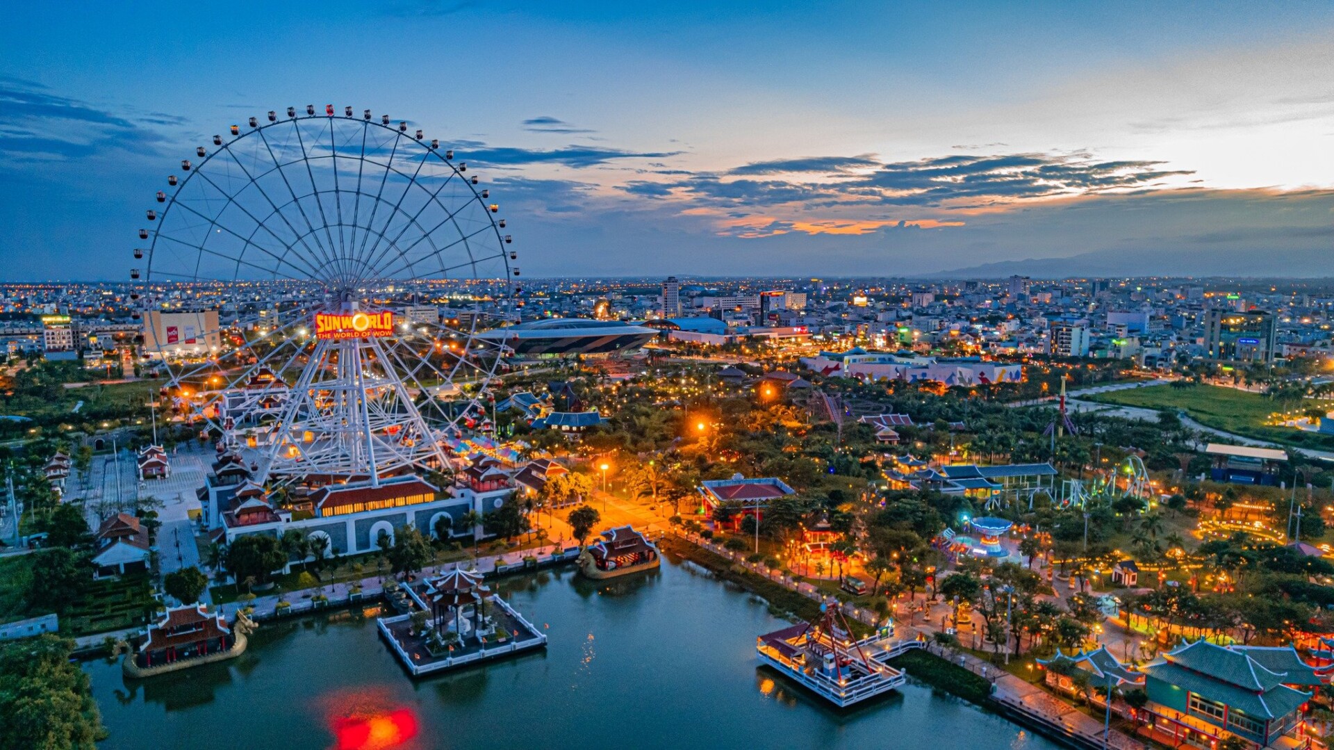 Toàn cảnh Asia Park nhìn từ trên cao.