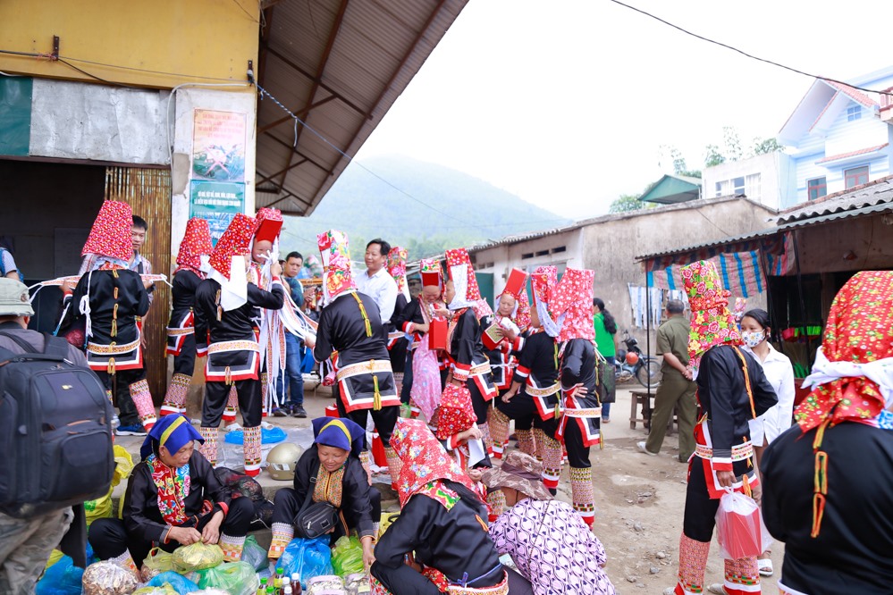 Khung cảnh tấp nập trong một phiên chợ vùng cao Bình Liêu