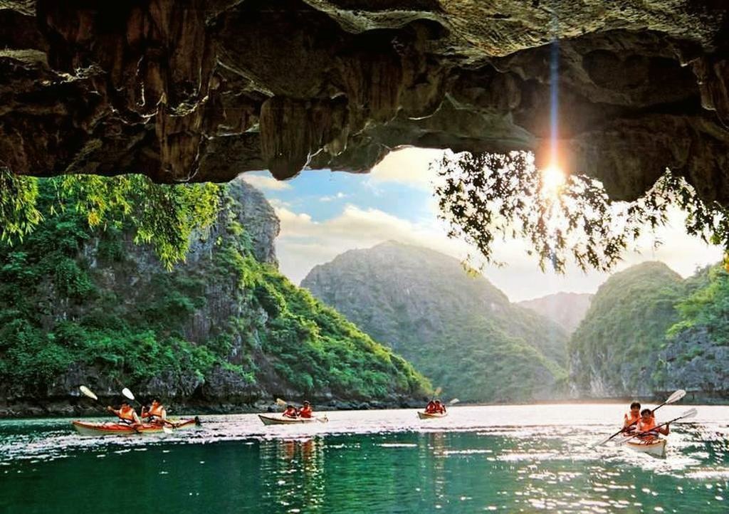 Chèo Kayaking ở Hang Sáng - Hang Tối