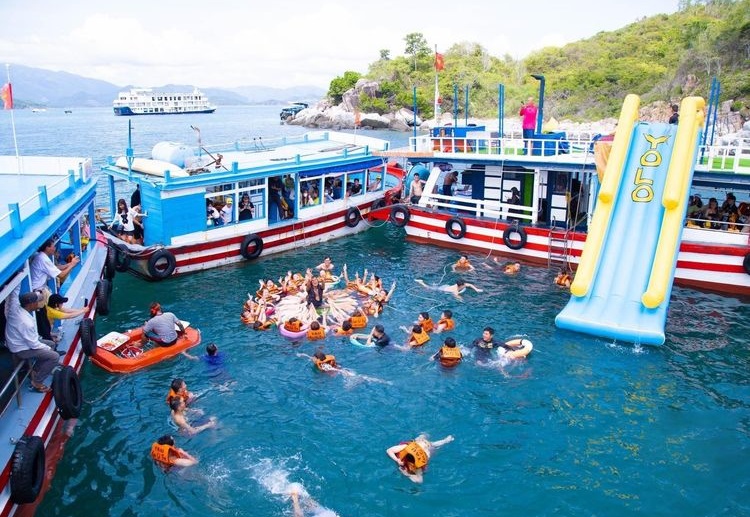 Floating Bar Boat Party Nha Trang Island Hopping Tour