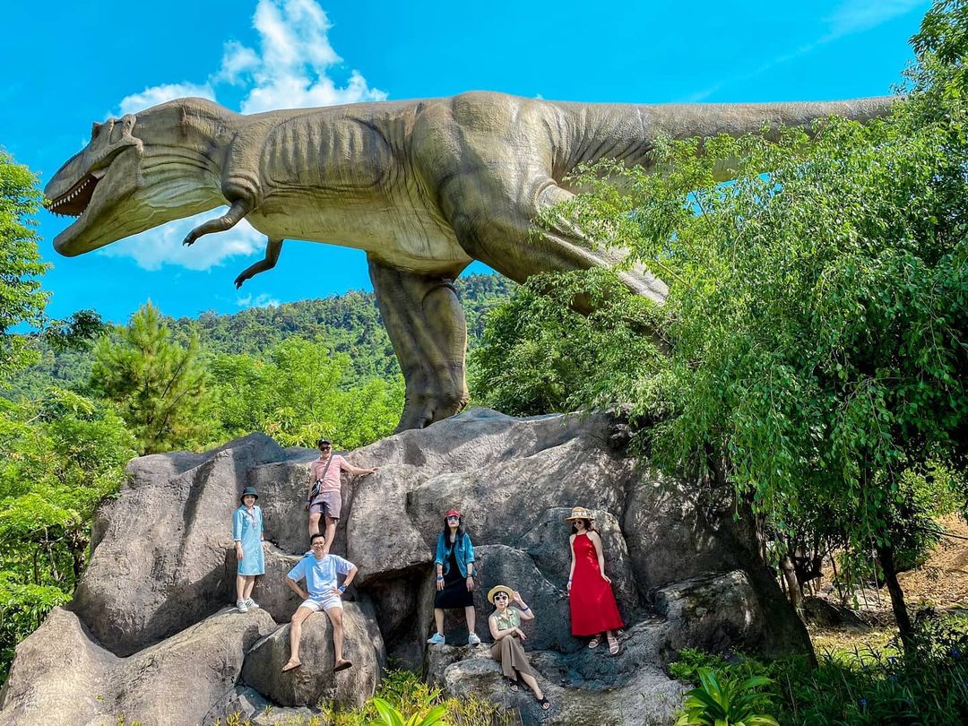 Tour Núi Thần Tài Đà Nẵng 1 Ngày: Tắm Suối Khoáng Nóng