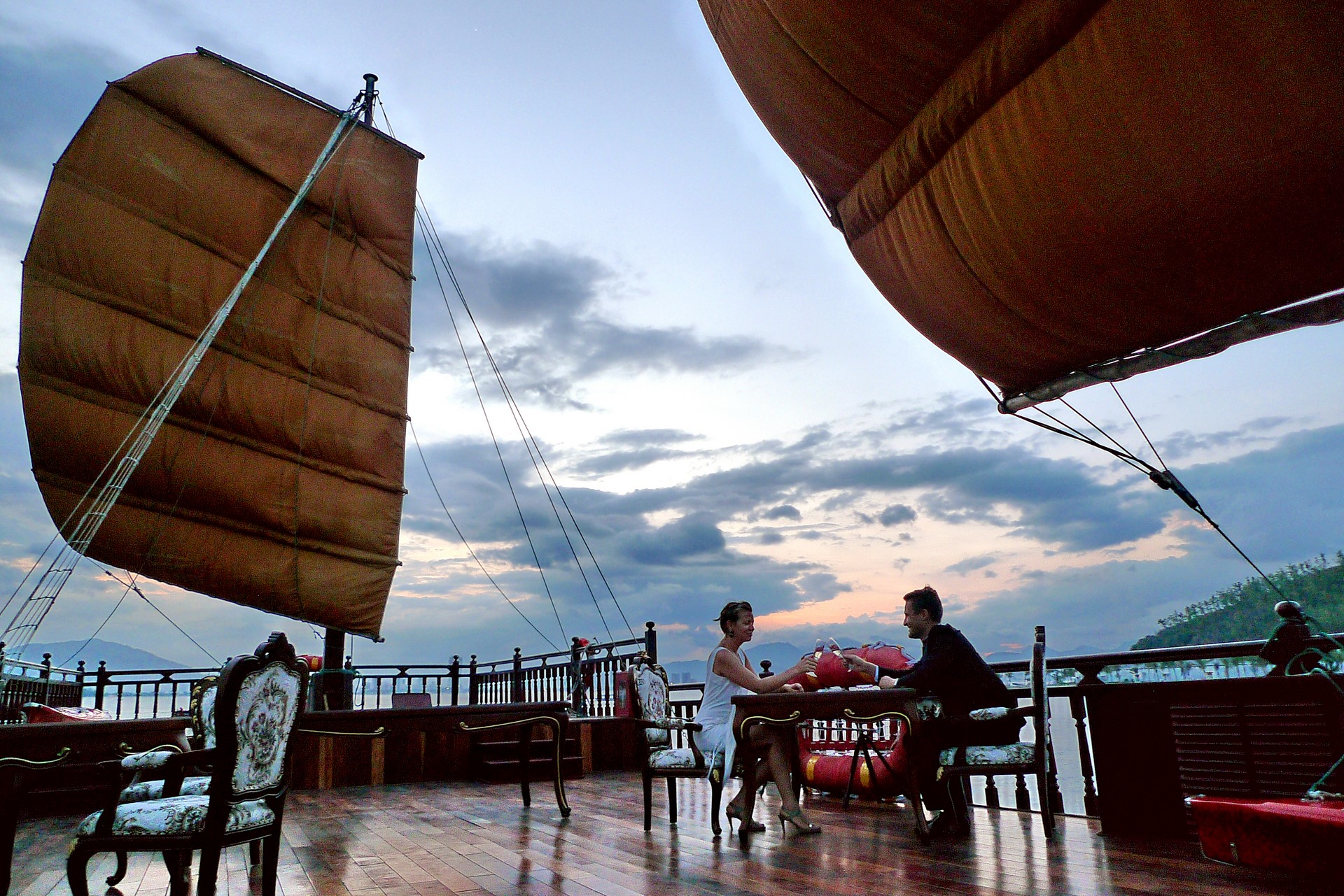 Tour Nha Trang Trọn Gói 3 Ngày 3 Đêm - Khởi Hành Từ Sài Gòn: Nhũ Tiên - Du Thuyền Emperor Cruises - Buffet Hải Sản