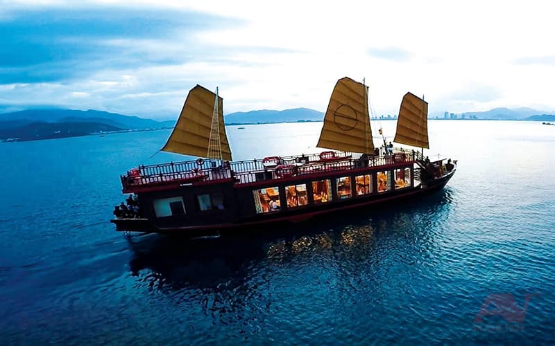 Tour Nha Trang Cao Cấp Trong Ngày: Du Thuyền Emperor Cruises