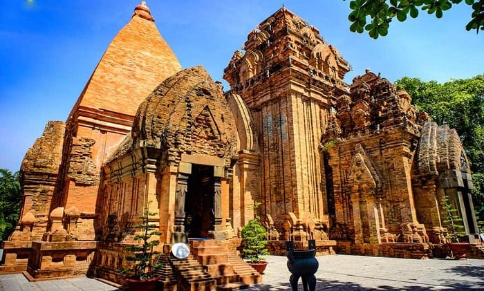 Tháp Bà Ponagar Nha Trang