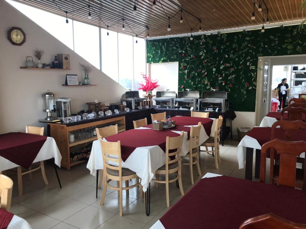 Quầy buffet Starhill Hotel Đà Lạt