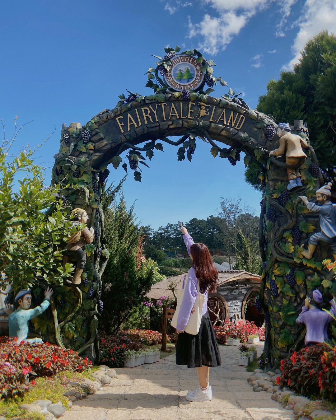 Cổng vào được trang trí vô cùng bắt mắt tại Dalat Fairytale Land