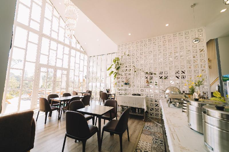 Quầy buffet khách sạn Song Anh Đà Lạt