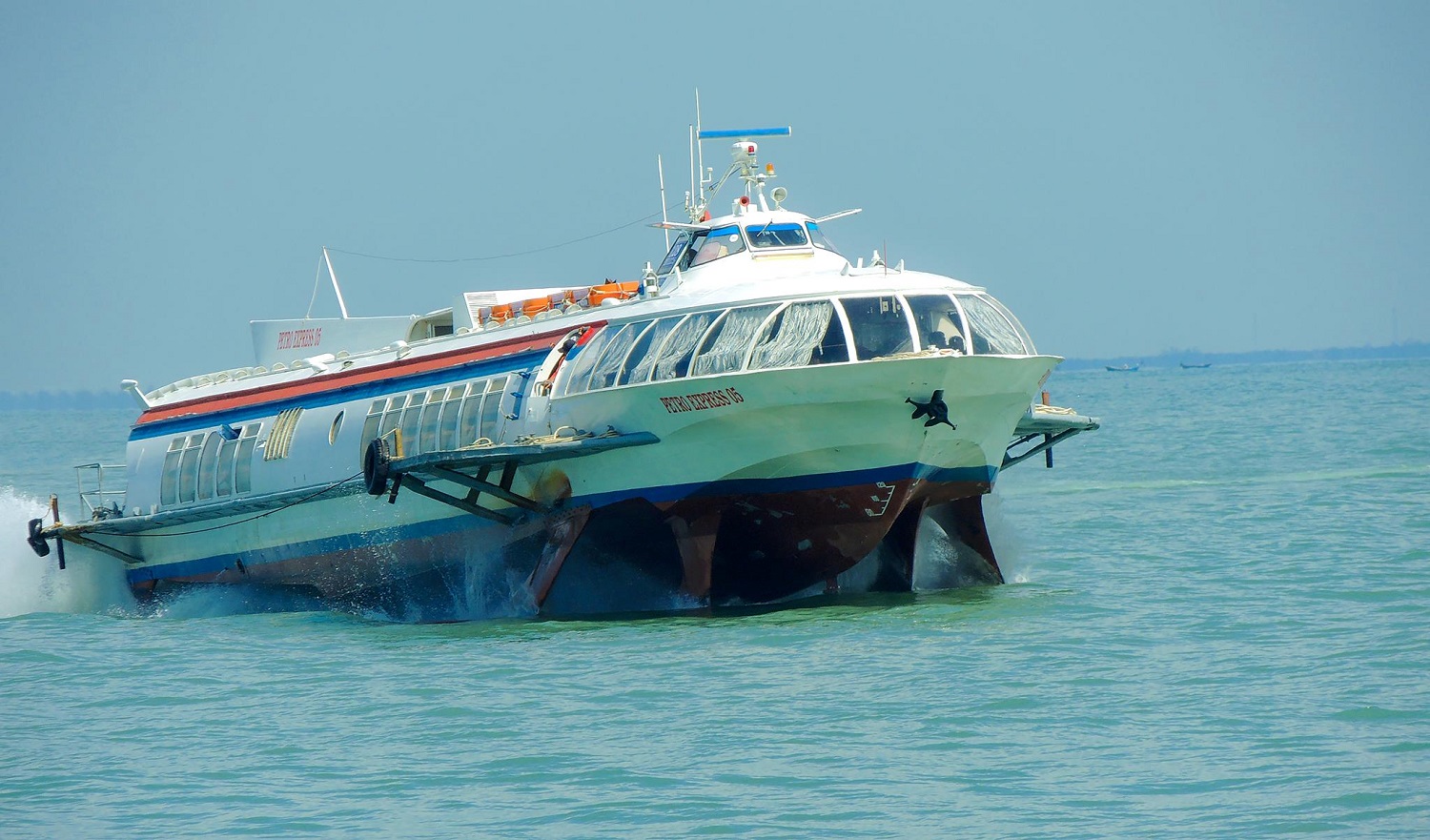 Di chuyển đến Vũng Tàu bằng tàu cánh ngầm