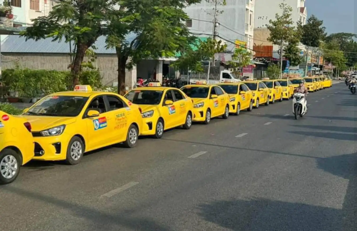 Những chiếc xe vàng rực rỡ của hãng Taxi Sài Gòn Phú Quốc