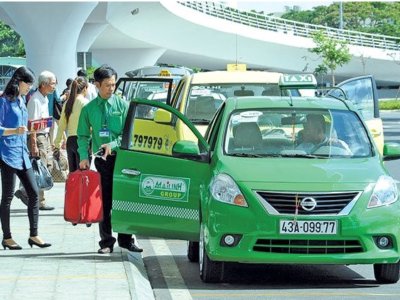 Taxi Mai Linh không ngừng cải thiện chất lượng, phát triển dịch vụ. Đội ngũ lái xe đều được đào tạo phục vụ khách hàng một cách chuyên nghiệp, nhiệt tình. 