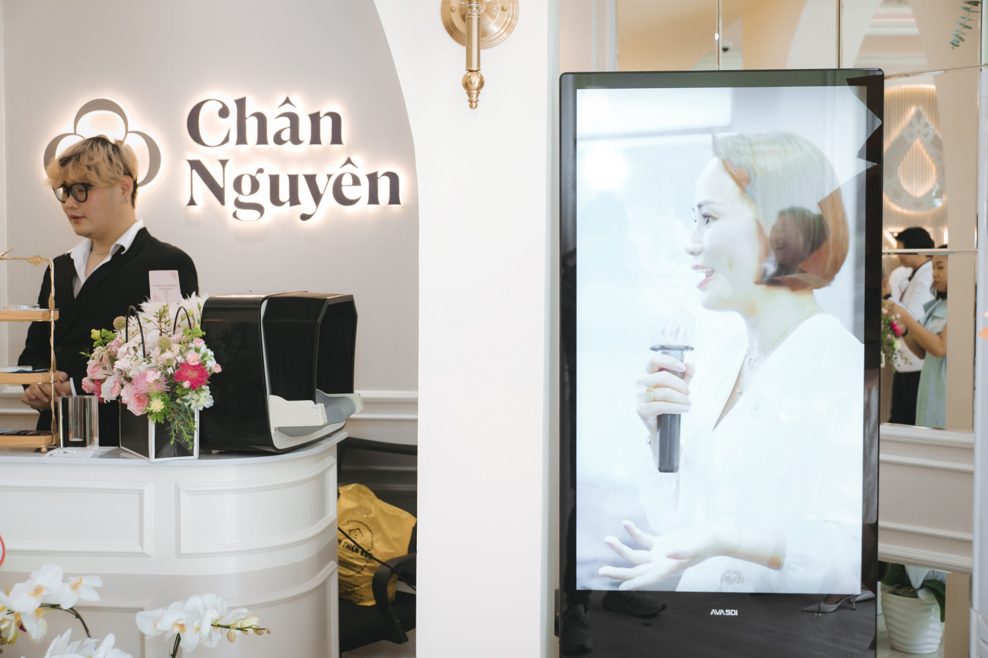 Màn hình quảng cáo cho spa, thẩm mỹ viện là gì