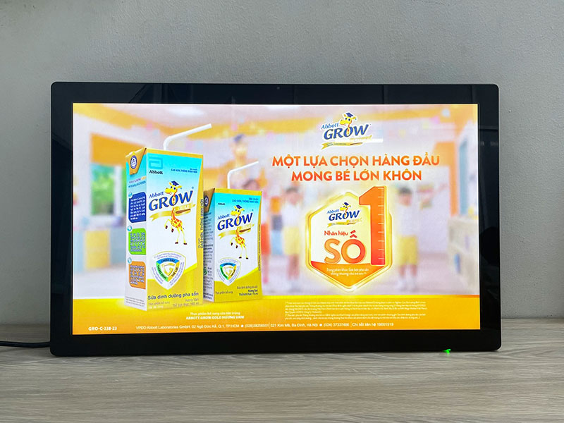 Màn hình LCD treo tường cho shop mỹ phẩm tại Ninh Thuận