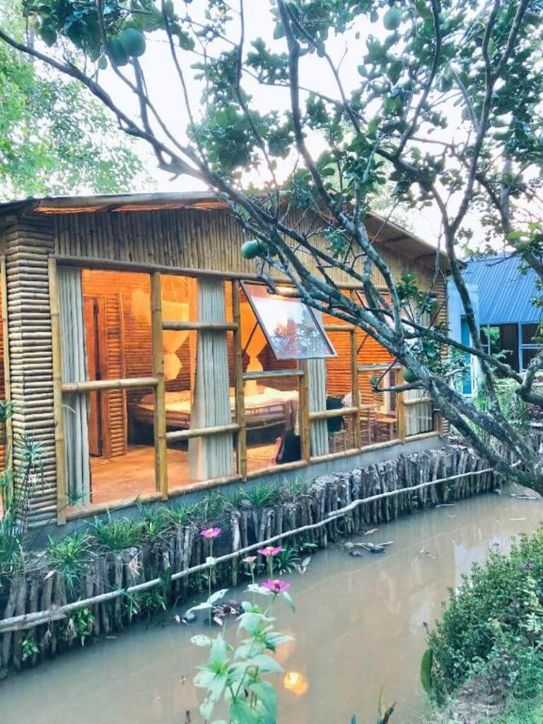 Bamboo House sử dụng tre làm vật liệu chính, từ nội thất đến ngoại thất đều được làm từ tre.