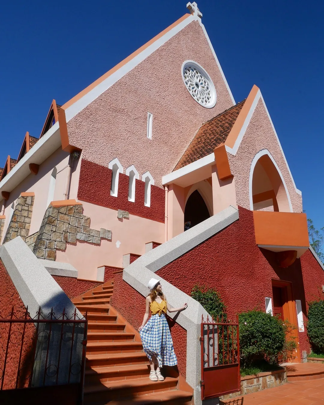 Nhà Thờ Domaine De Marie - Không Gian Kiến Trúc Châu Âu