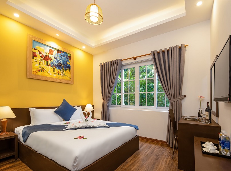 TRIPLE Riverside Villa Hotel Hoi An