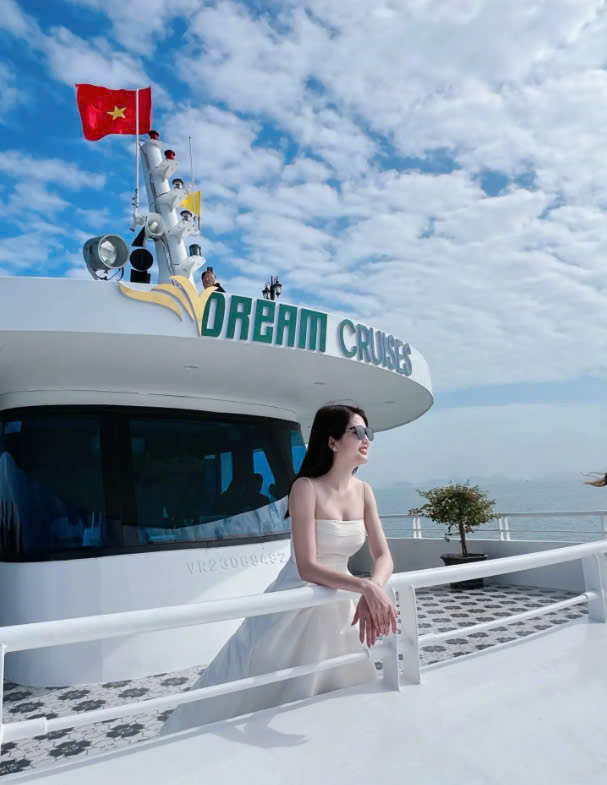 Du thuyền V-Dream Cruise 6 tiếng – Khám phá Vịnh Hạ Long