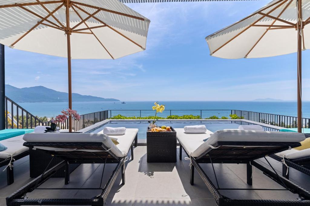 J-BAY Beachfront Boutique Hotel Đà Nẵng